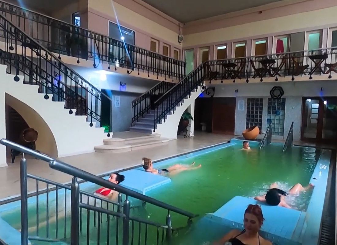 osobe uživaju u bazenu u vrnjačkoj banji